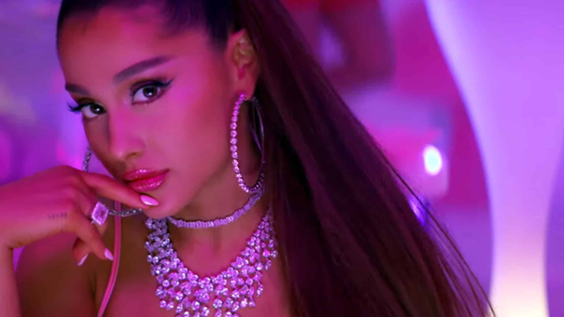 Ariana Grande Estetik Ameliyat Oldu Mu?