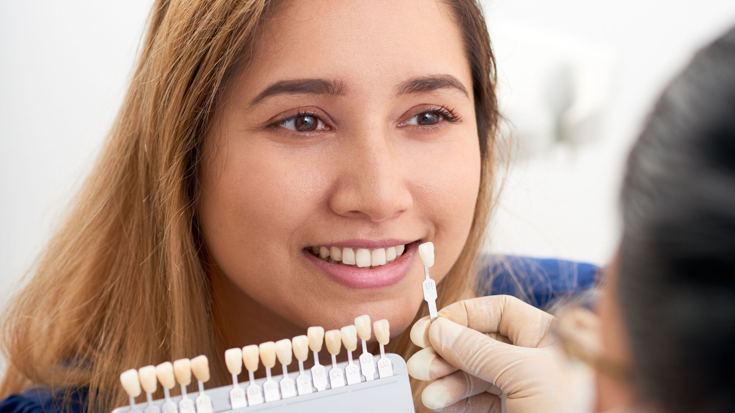 How to Choose Between Composite and Porcelain Veneers?